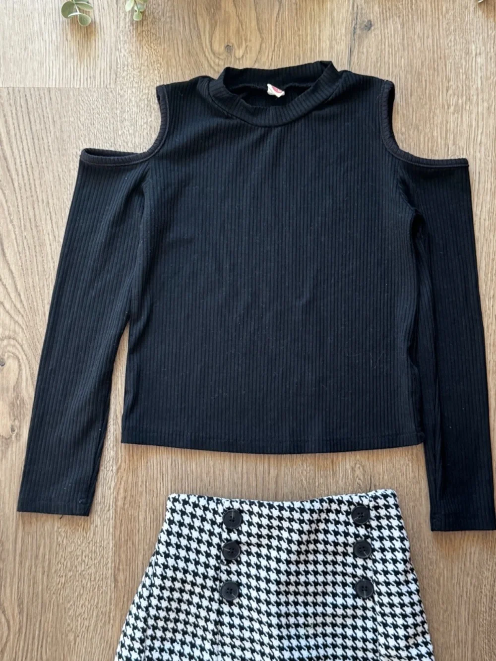 Girls 2-Piece Black Cold Shoulder Top & Houndstooth Skirt Set Size 6